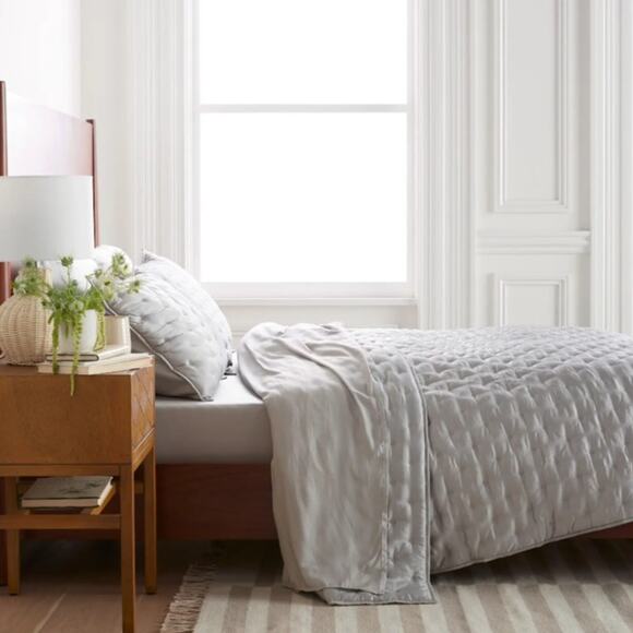 Quince Bamboo Dream Quilt - King/California King Light Grey NWT - Picture 1 of 4